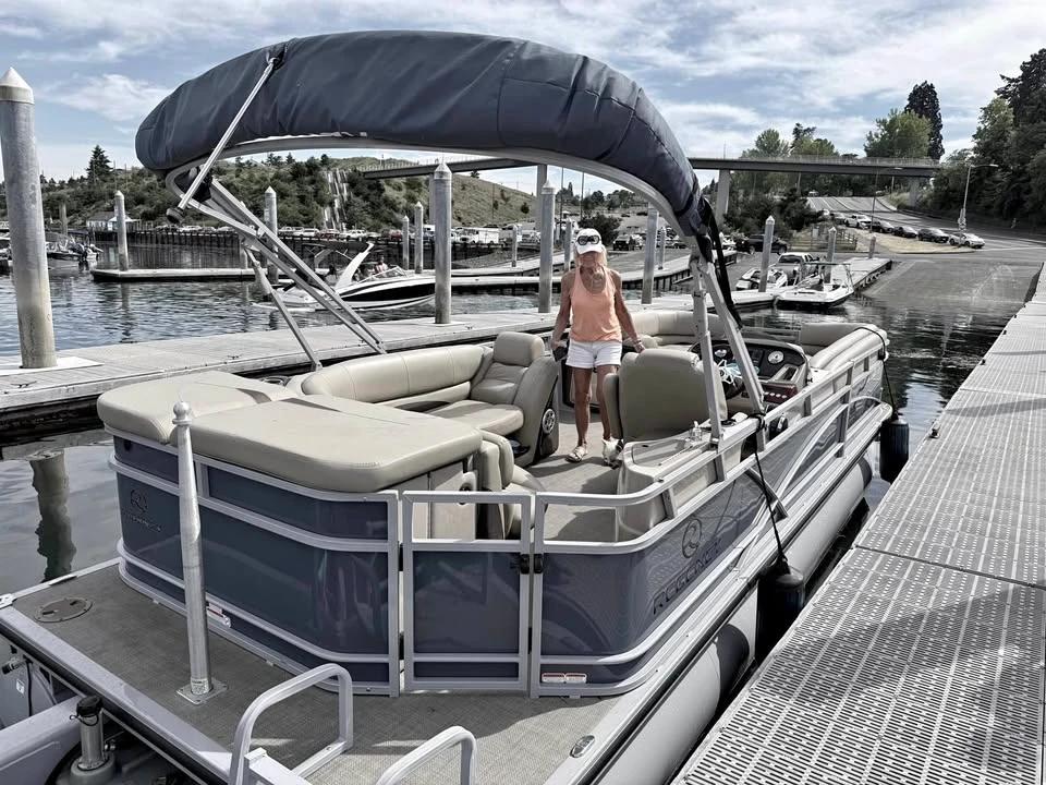 2017 Regency Pontoon Boat Mercury 200 HP Regency 220 LE3 Sport