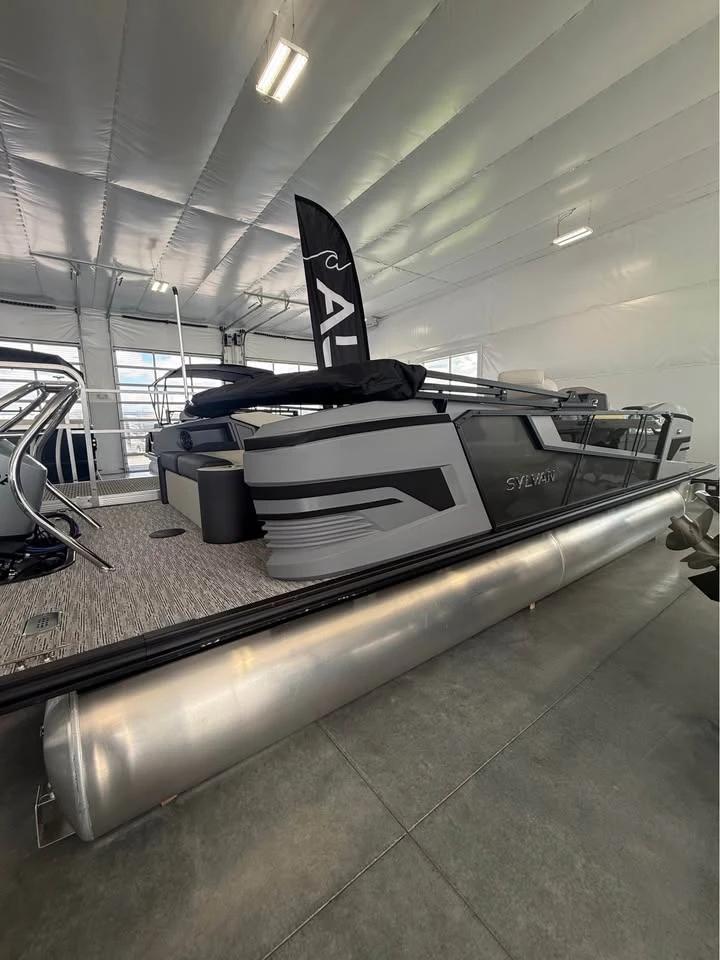 2027 Sylvan r-24 tritoon boat R24 CLZ DH