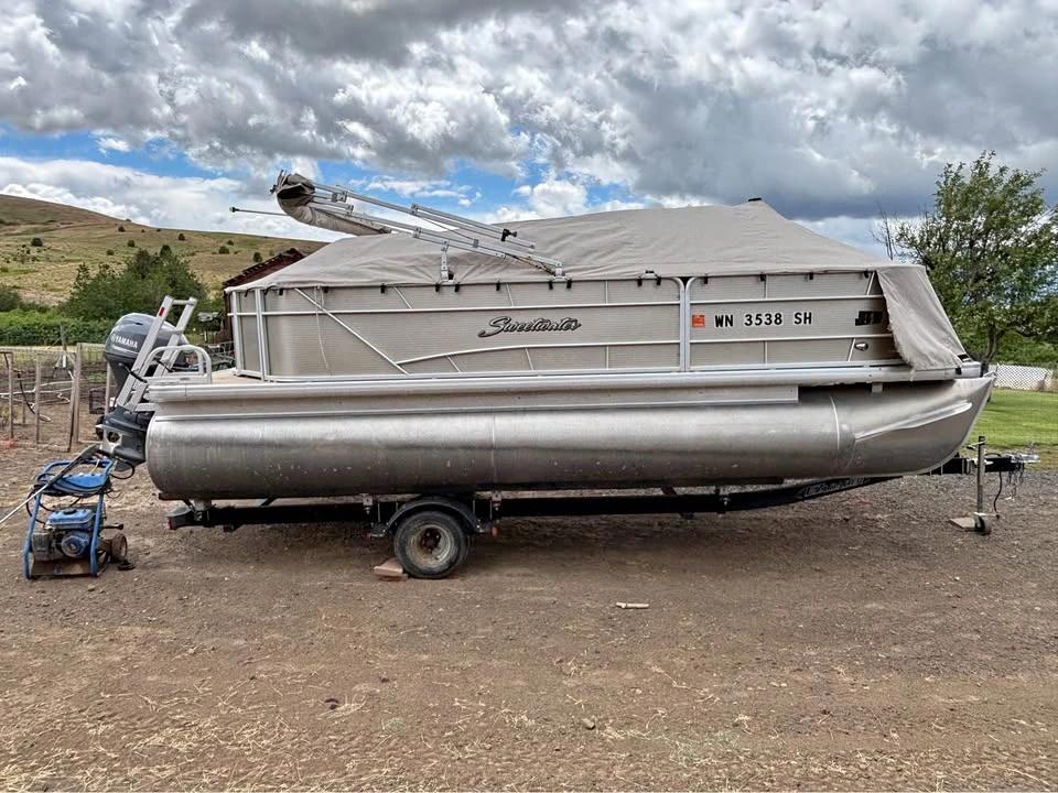 2015 Godfrey Sweetwater fishing model 2086 FC