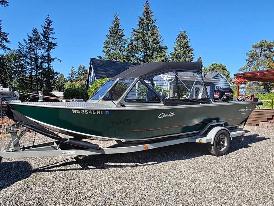 1996 Willie Predator Aluminum Fishing Boat