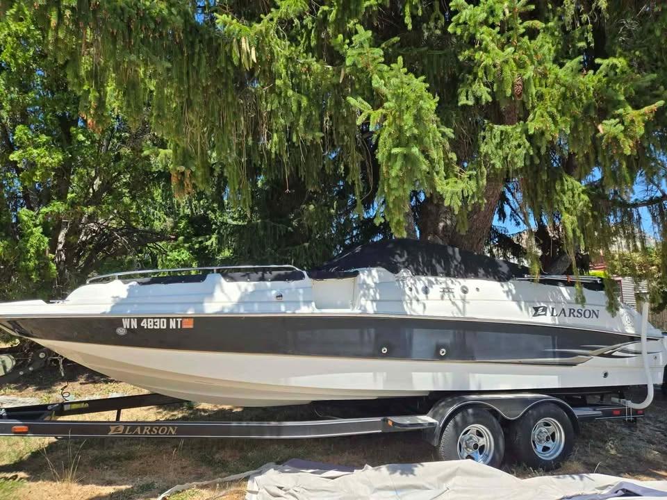 2005 Larson escape 237