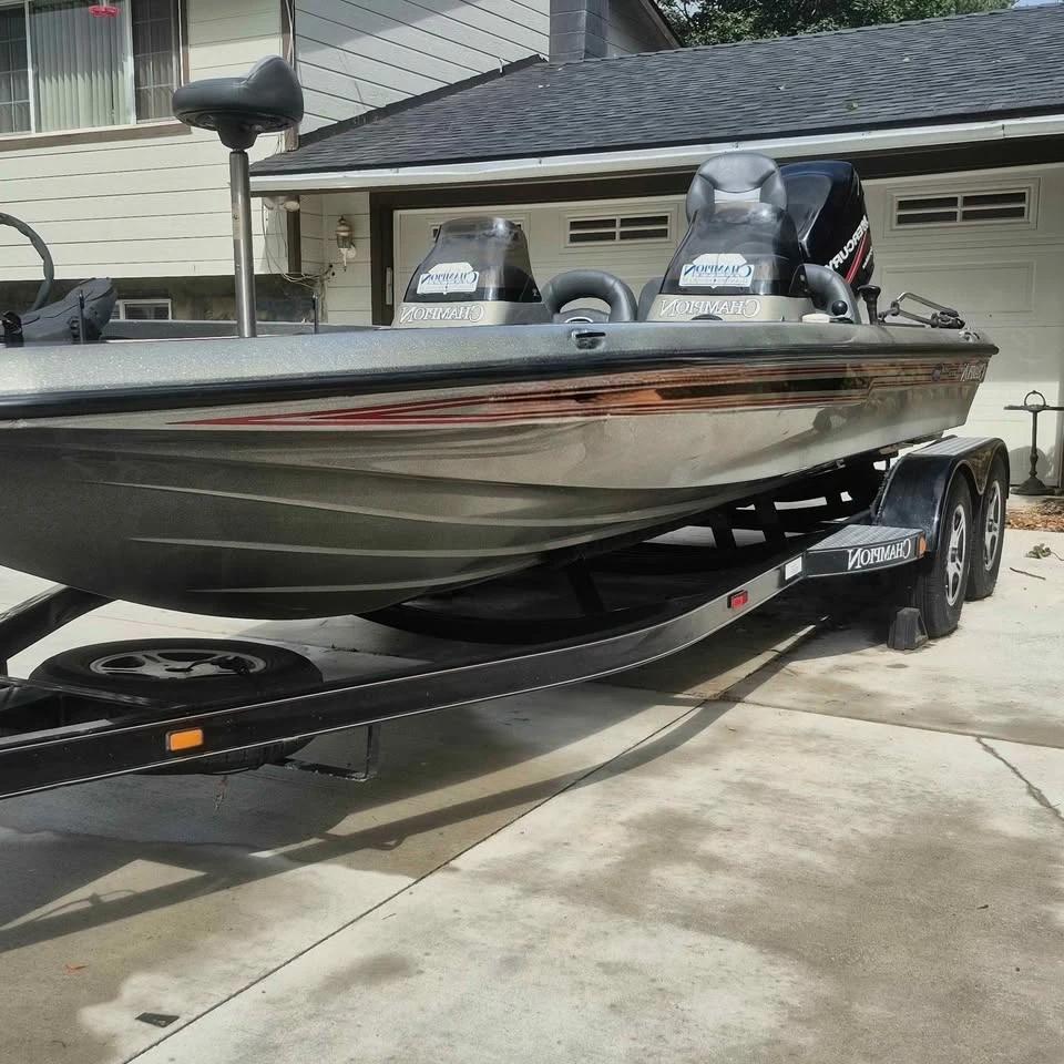 2004 2004 Champion 203 Bass Boat 203 DCR