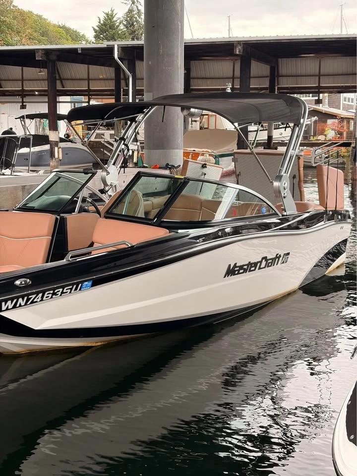 2019 MasterCraft XT22