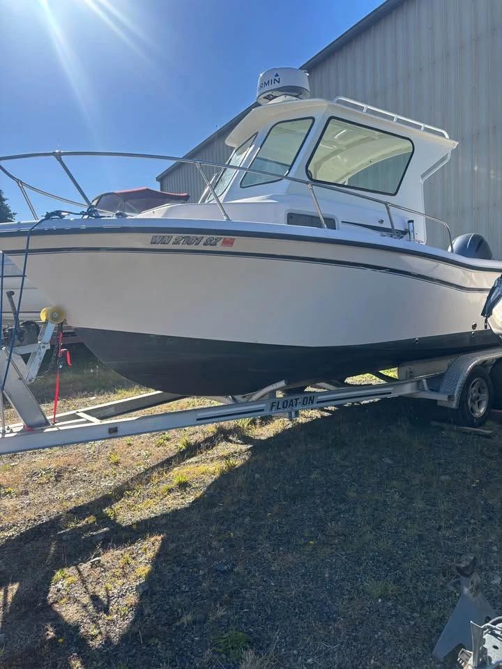2007 Grady White 208 with custom pilot house Adventure 208