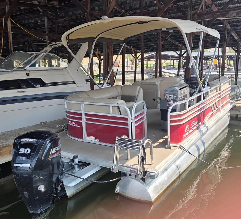 2023 Sun Tracker party barge 20 Party Barge 20 DLX