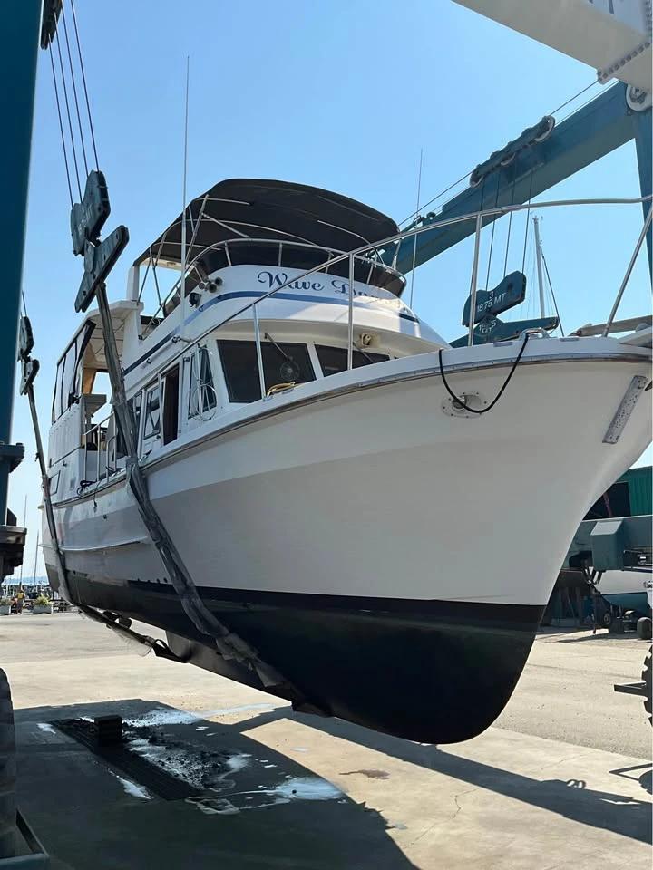 1985 CHB ponderosa 38 sun deck trawler CHB 38 Double Cabin