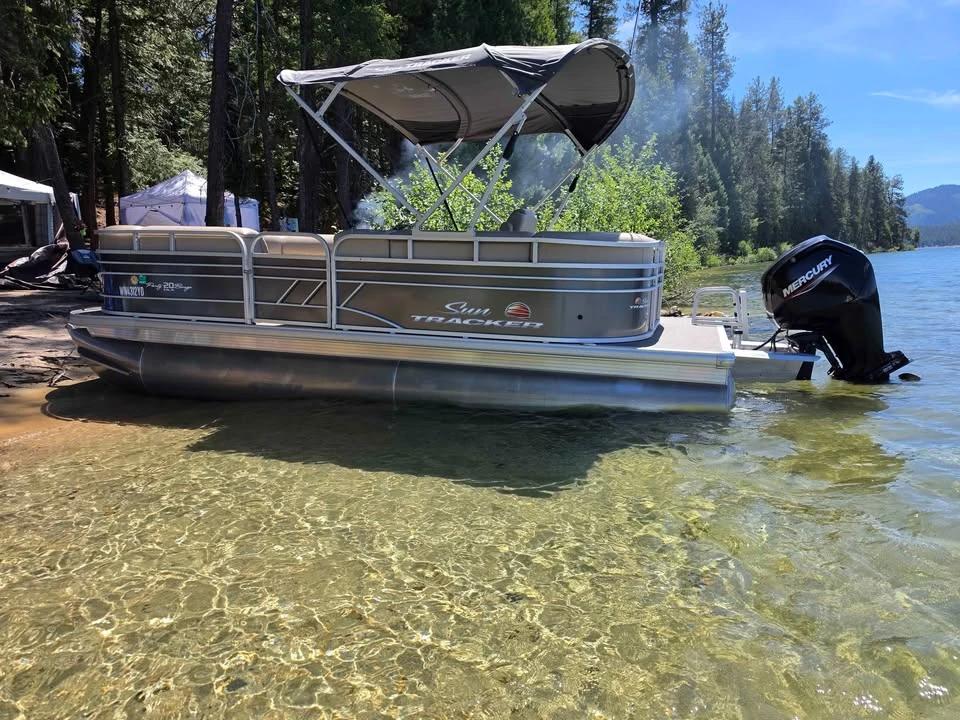 2021 Sun Tracker Party Barge 20 DLX pontoon Party Barge 20 DLX
